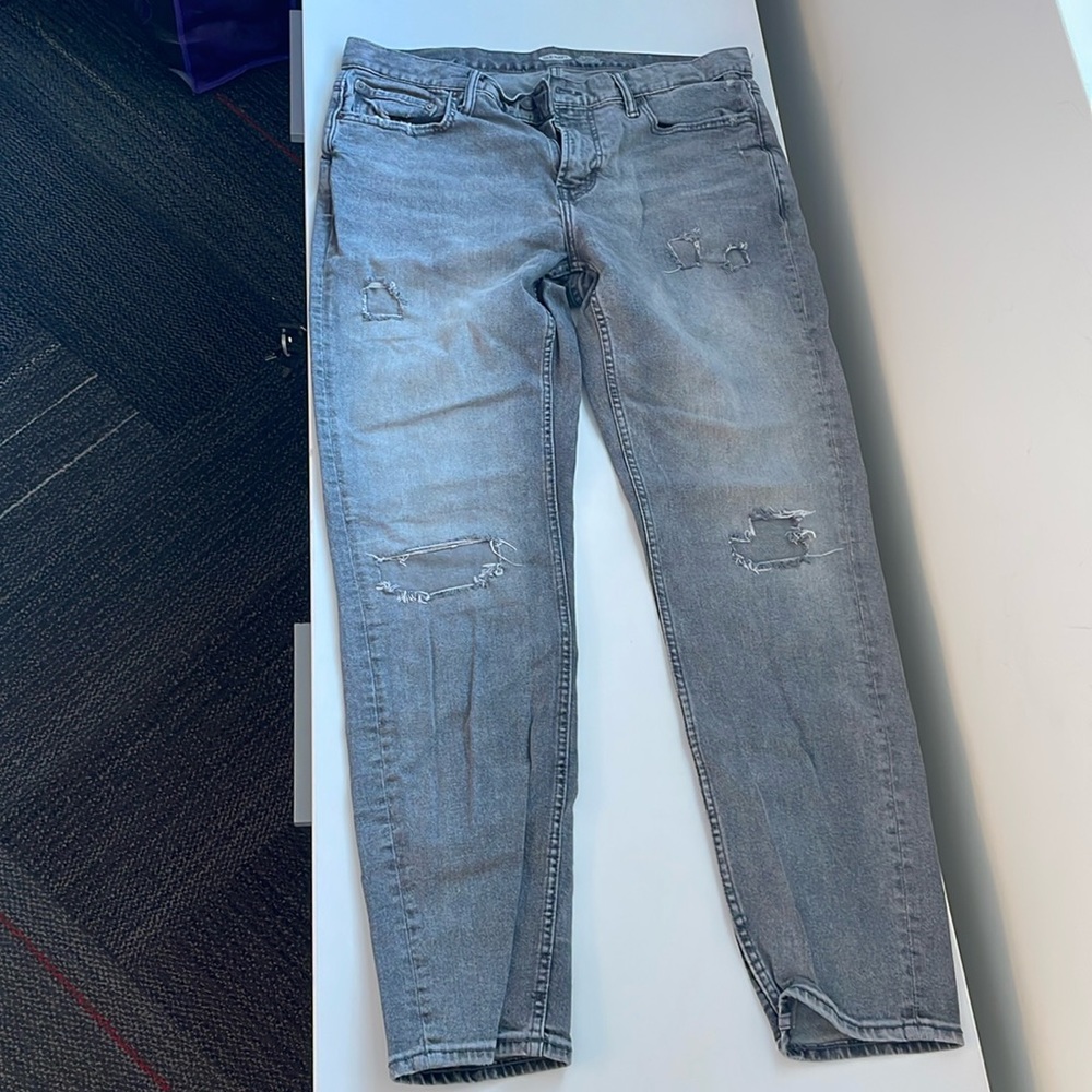 Men’s grey distressed jeans
